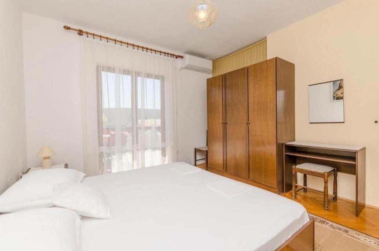 Apartments Spavalo パグ エクステリア 写真