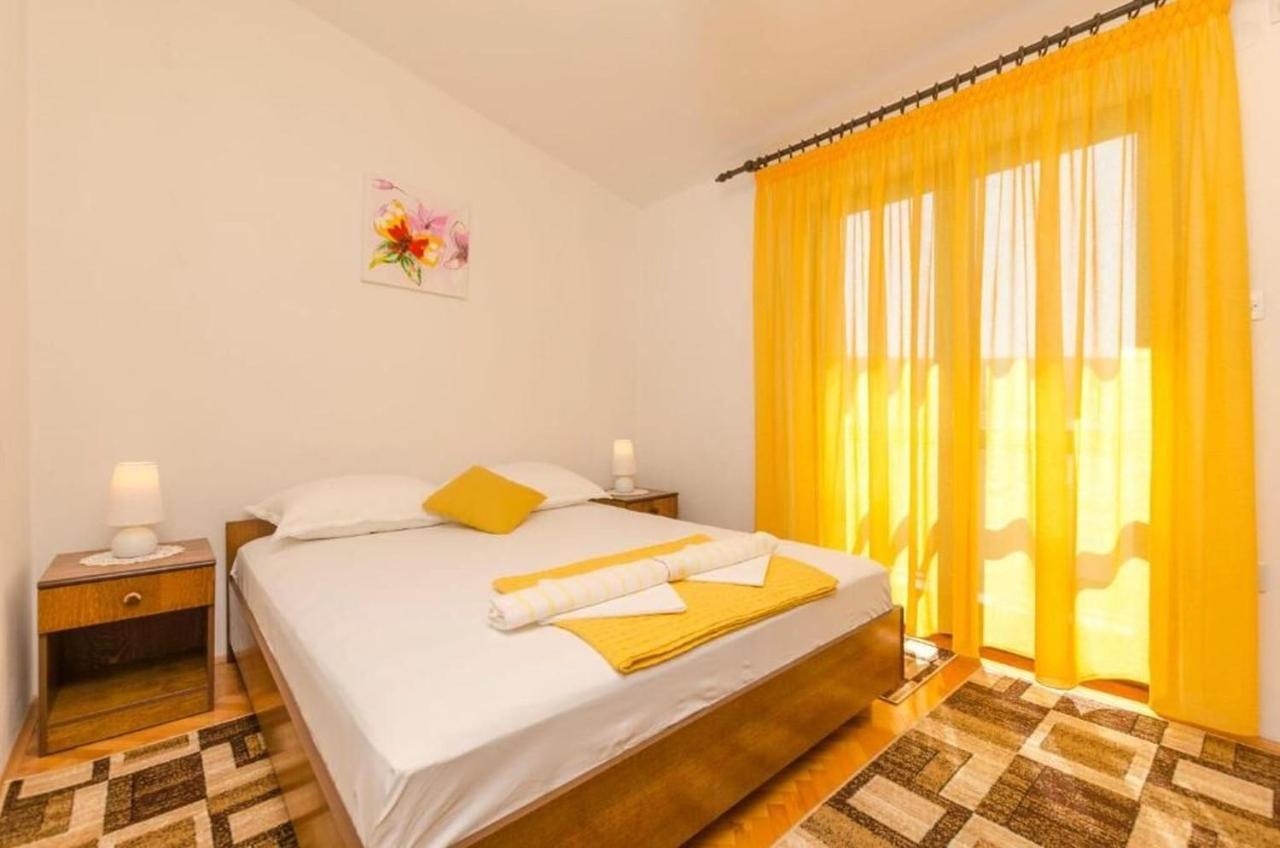 Apartments Spavalo パグ エクステリア 写真