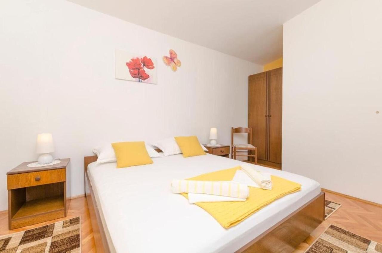Apartments Spavalo パグ エクステリア 写真