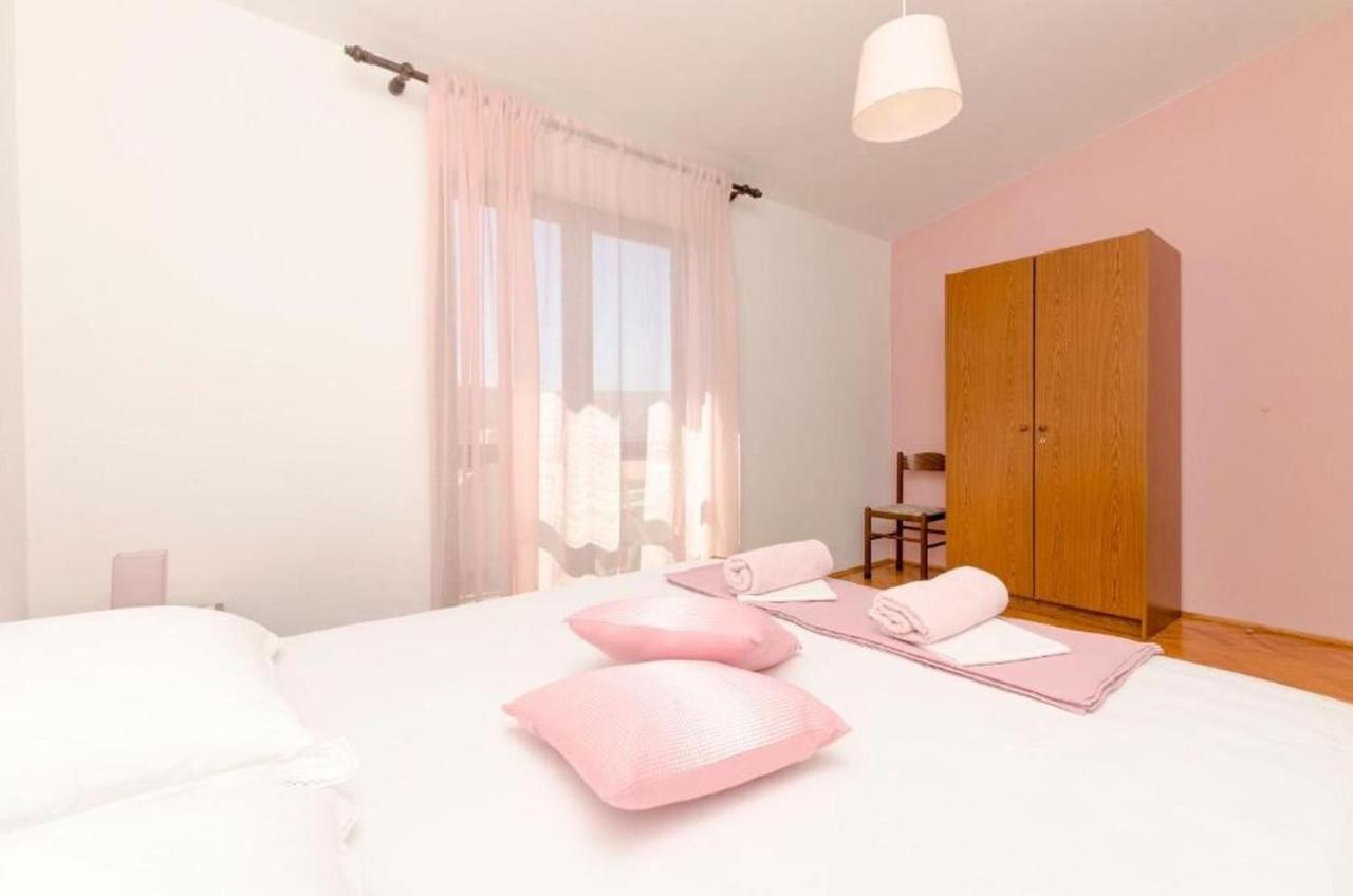 Apartments Spavalo パグ エクステリア 写真