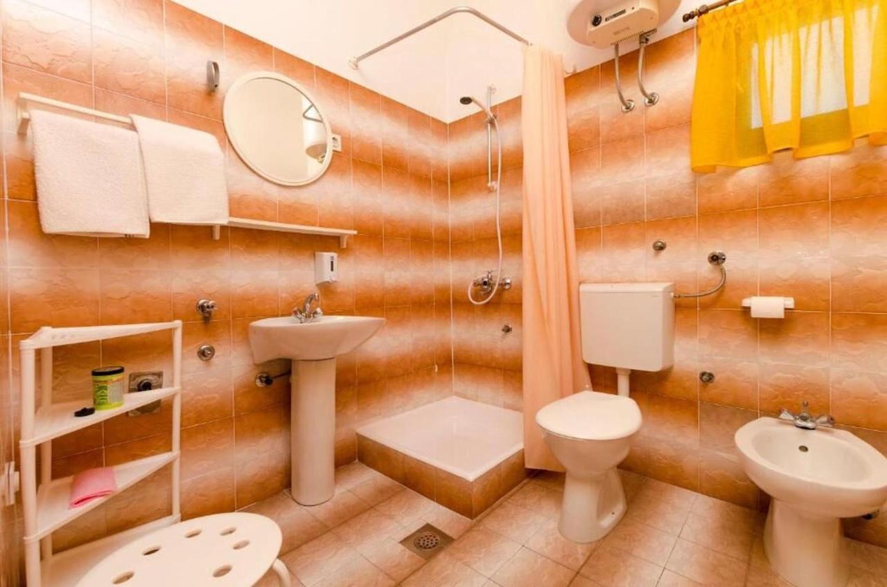 Apartments Spavalo パグ エクステリア 写真