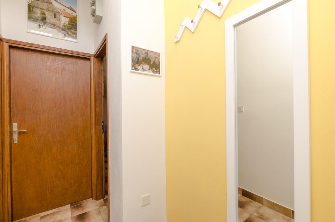Apartments Spavalo パグ エクステリア 写真