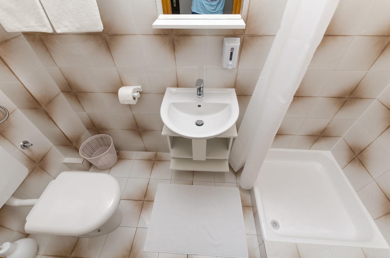 Apartments Spavalo パグ エクステリア 写真