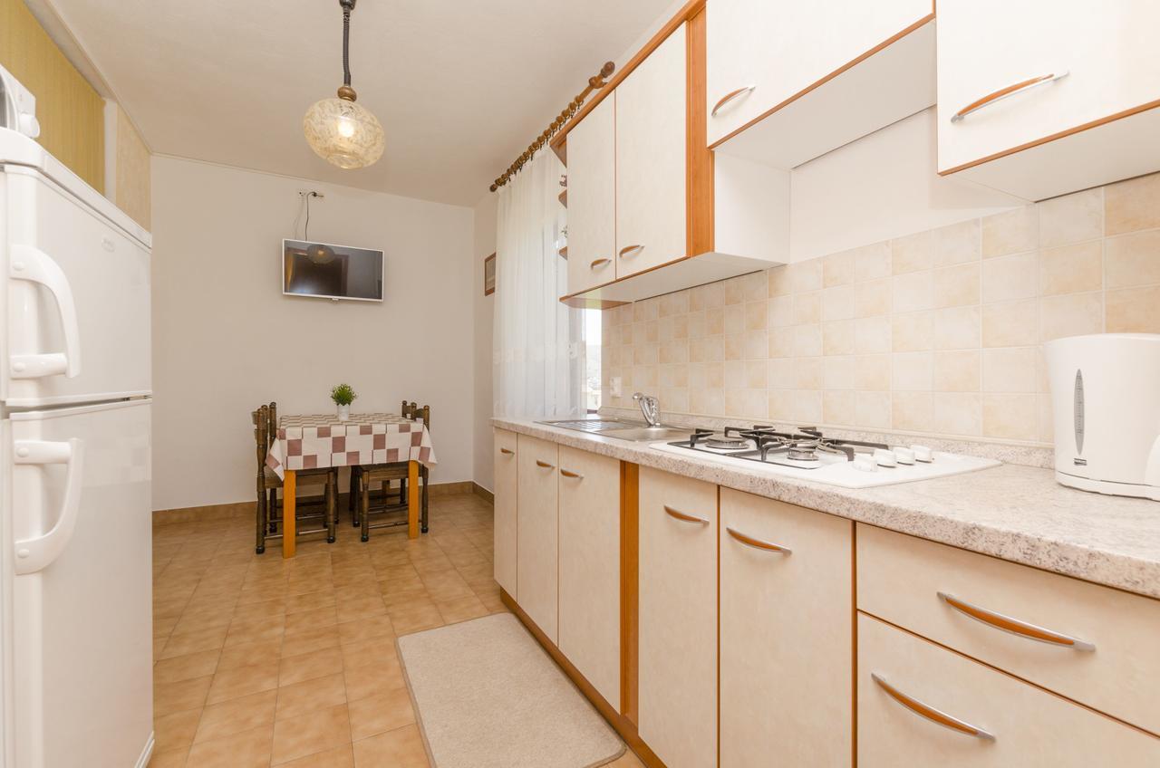 Apartments Spavalo パグ エクステリア 写真