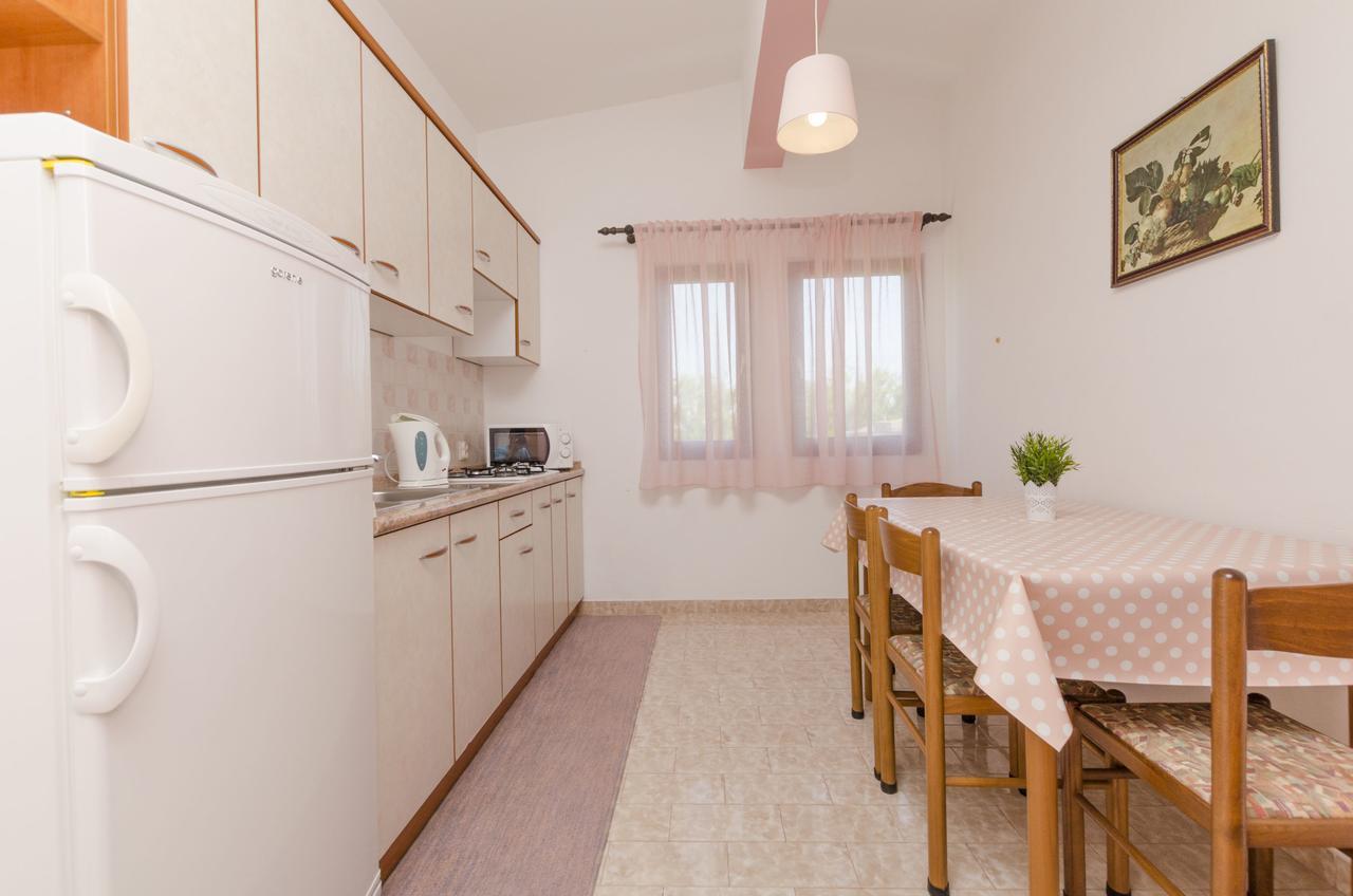 Apartments Spavalo パグ エクステリア 写真