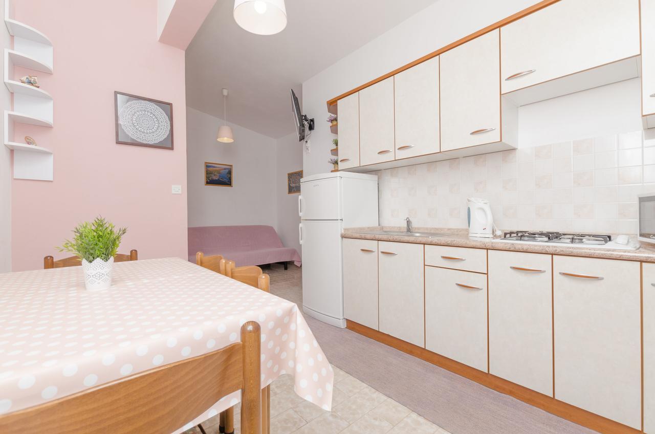 Apartments Spavalo パグ エクステリア 写真