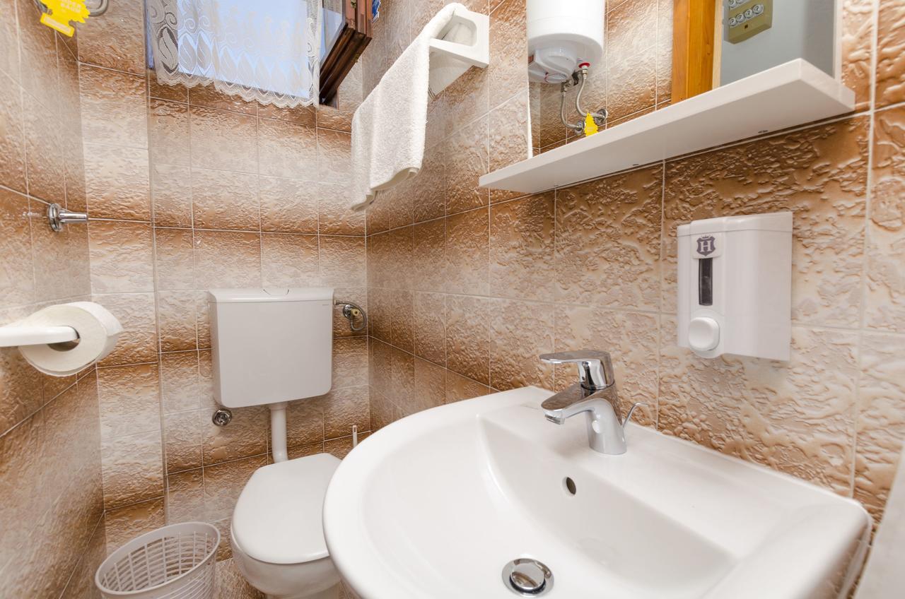 Apartments Spavalo パグ エクステリア 写真